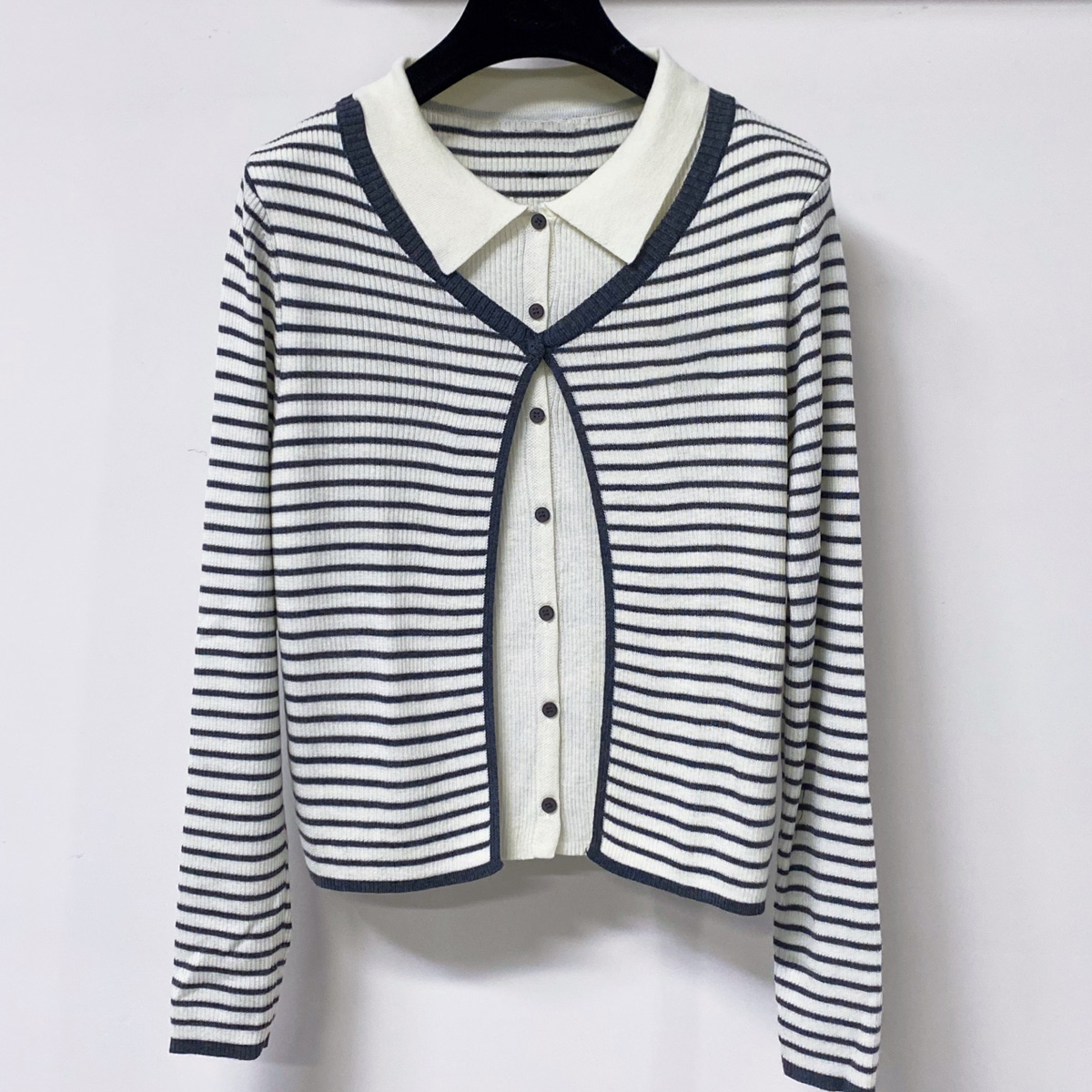 Silk Blouse - Atasan Lengan Panjang Rajut Bergaris Kerah